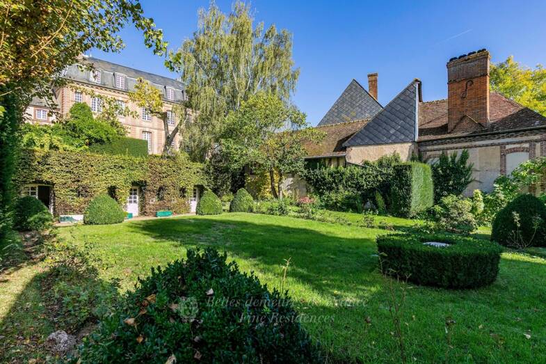 Hôtel particulier à vendre 1 700 000 € 20 pièces 10 chambres 810 m² 810 m² de terrain Verneuil d'Avre et d'Iton 27130