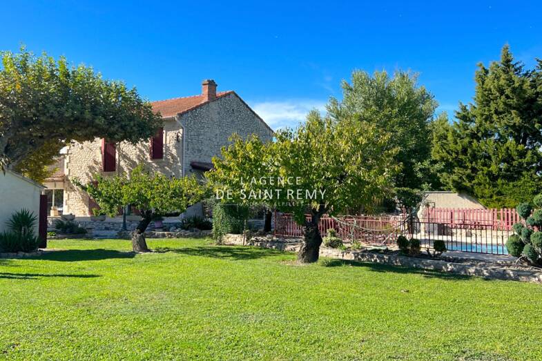 Mas à vendre 892 000 € 4 pièces 3 chambres 170 m² 6 000 m² de terrain Saint-Rémy-de-Provence 13210