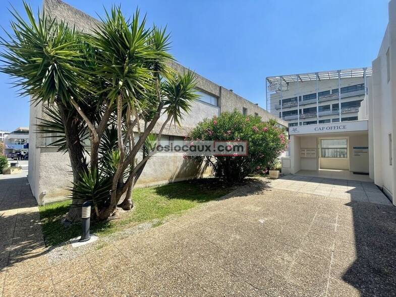 Local commercial à louer 11 375 € 600 m² de surface de vente Les Paluds Saint Laurent du Var 06700