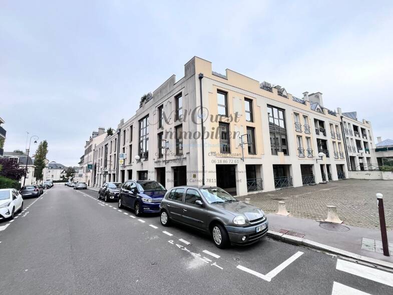 Espace bureau à vendre 1 900 000 € 370 m² de bureaux Notre Dame Versailles 78000