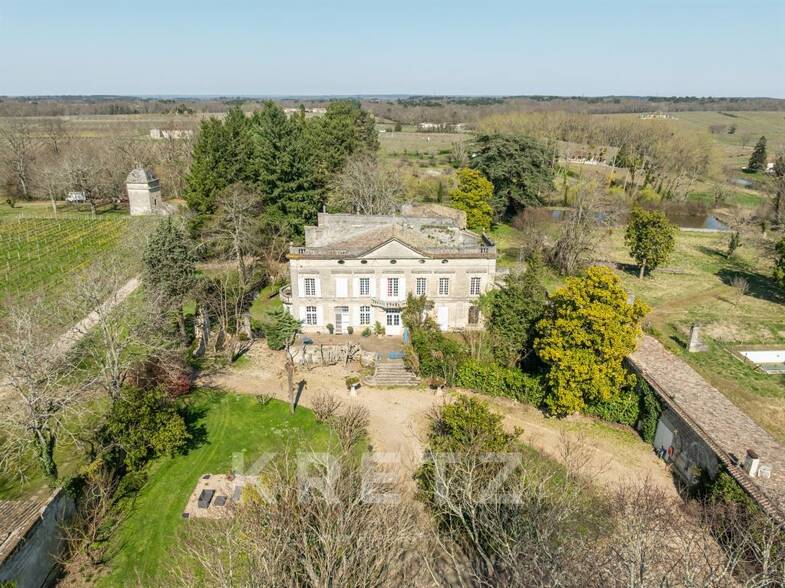 Château à vendre 3 675 000 € 15 pièces 10 chambres 955 m² 30 000 m² de terrain Bordeaux 33000