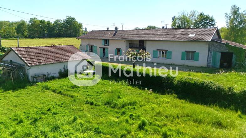 Mas à vendre 310 000 € 5 pièces 5 chambres 215 m² 6 780 m² de terrain Condeissiat 01400