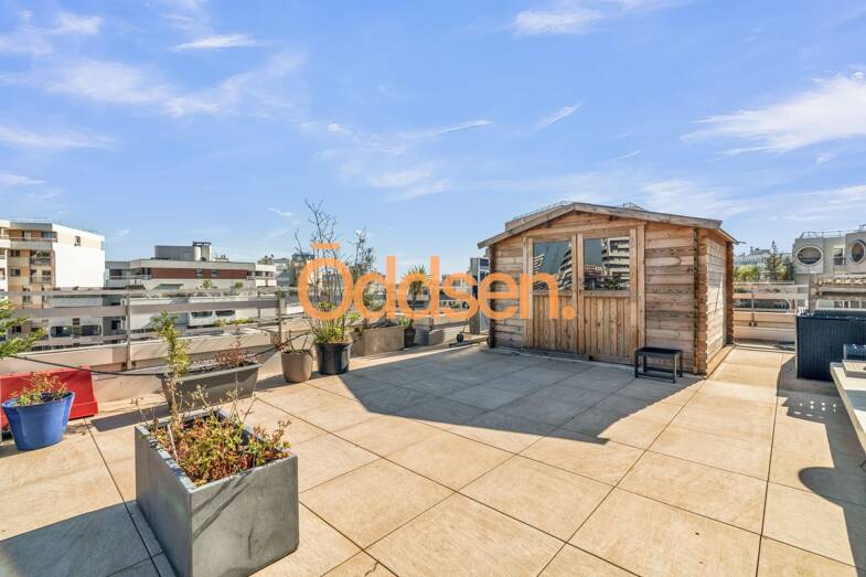 Appartement à vendre 950 000 € 3 pièces 2 chambres 100 m² Sous le toit, Étage 10/10 Pont de Flandre Paris 19ème 75019