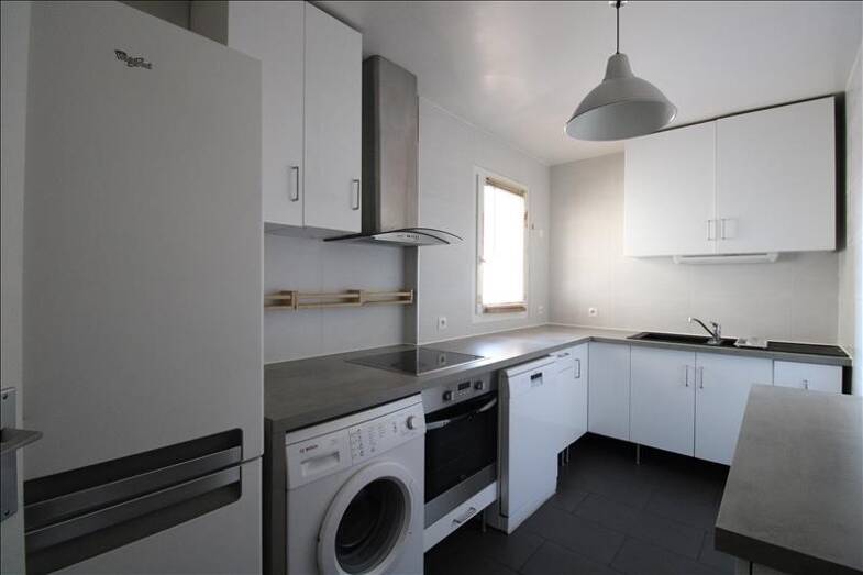 Appartement à louer 1 475 € 3 pièces 2 chambres 72 m² 1er étage Prefecture Cergy 95000