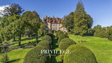 Château à vendre 1 100 000 € 17 pièces 7 chambres 530 m² 28 000 m² de terrain Lapeyrouse 63700