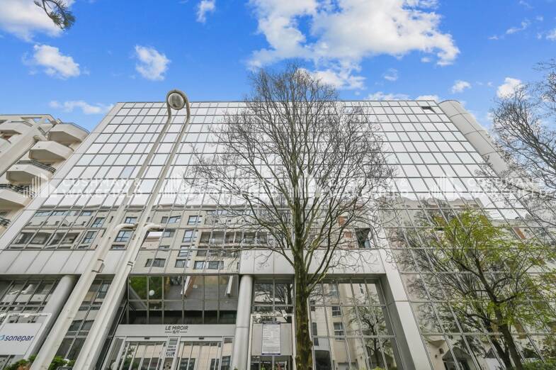 Espace bureau à vendre 2 426 880 € 758,4 m² de bureaux divisible de 348 m² à 758 m² Aristide Briand Montrouge 92120