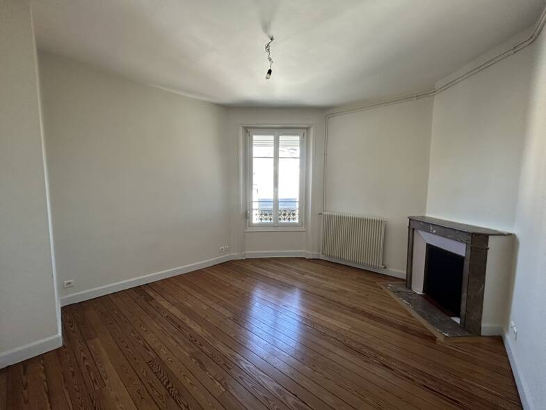 Appartement à louer 615 € 3 pièces 2 chambres 63 m² 2ème étage Laon Zola-Neufchâtel-Orgeval Reims 51100