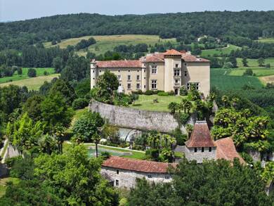 Château à vendre 2 380 000 € 30 pièces 18 chambres 1 300 m² 50 000 m² de terrain Toulouse 31000