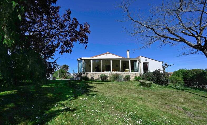 Maison en viager occupé Bouquet 23 000 € 4 pièces 2 chambres 113 m² 2 700 m² de terrain Chaniers 17610
