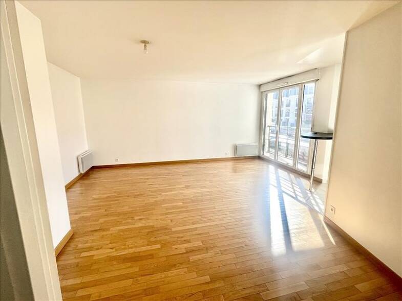 Appartement à louer 1 250 € 3 pièces 2 chambres 65 m² 1er étage Centre Ville Saint-Cyr-l'École 78210