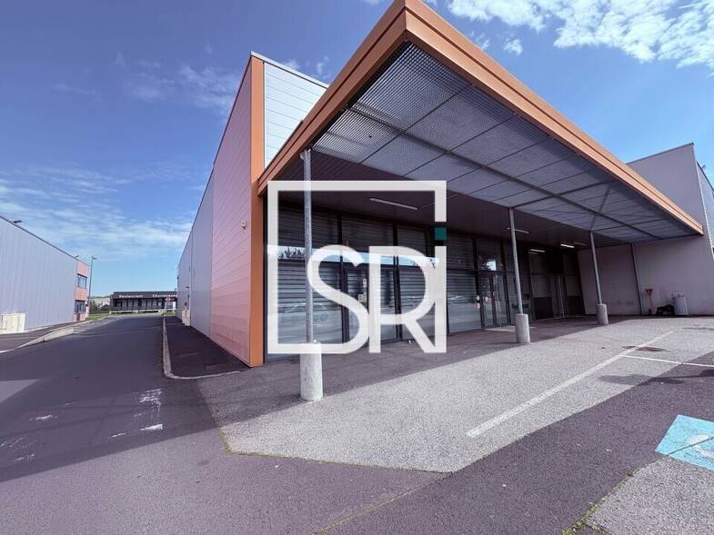 Local commercial à louer 2 470 € 240,5 m² de surface de vente Champratel Clermont Ferrand 63000