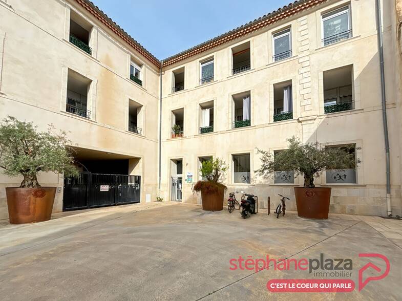 Local commercial à louer 2 999 € 235 m² de surface de vente La Ciotat 13600