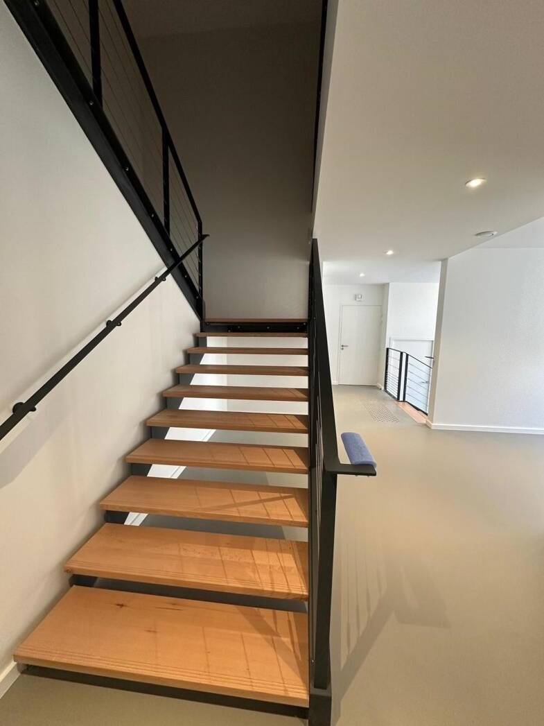 Local commercial à louer 2 500 € 211 m² de surface de vente divisible Reyrieux 01600