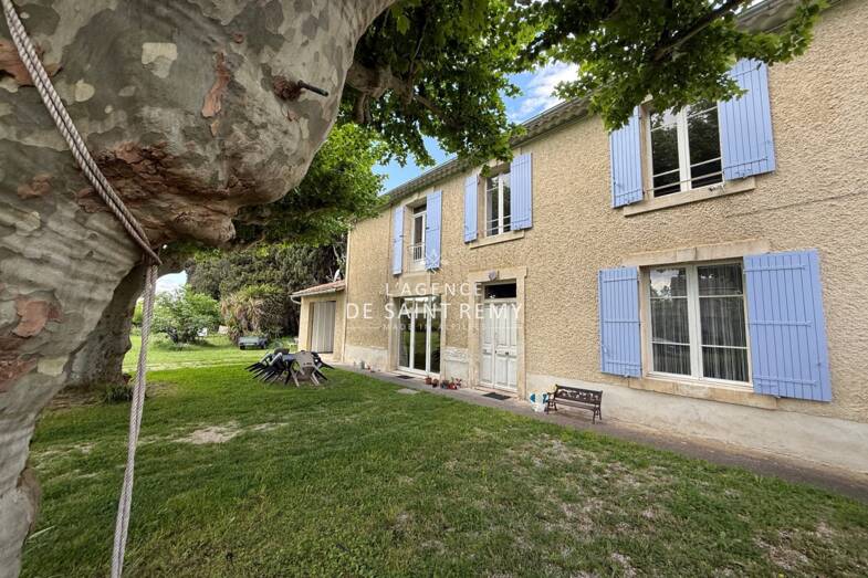 Mas à vendre 898 000 € 4 chambres 234 m² 3 300 m² de terrain Eyragues 13630