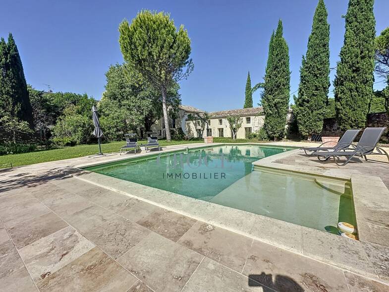 Mas à vendre 1 250 000 € 8 pièces 6 chambres 336 m² 1 406 m² de terrain Nord Uzès 30700
