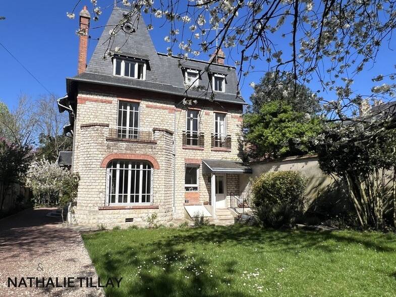Hôtel particulier à vendre 1 350 000 € 11 pièces 8 chambres 340 m² 1 014 m² de terrain Bannier-Coligny Orléans 45000