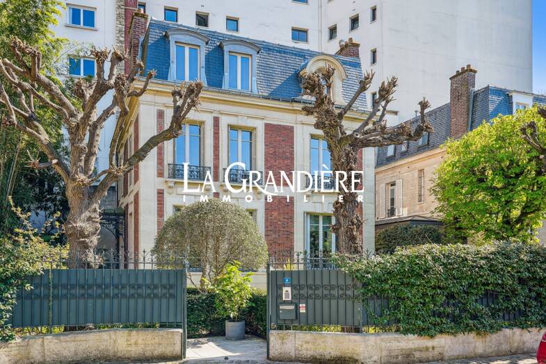 Hôtel particulier à vendre 4 600 000 € 8 pièces 4 chambres 234 m² 209 m² de terrain Paris 16ème 75016