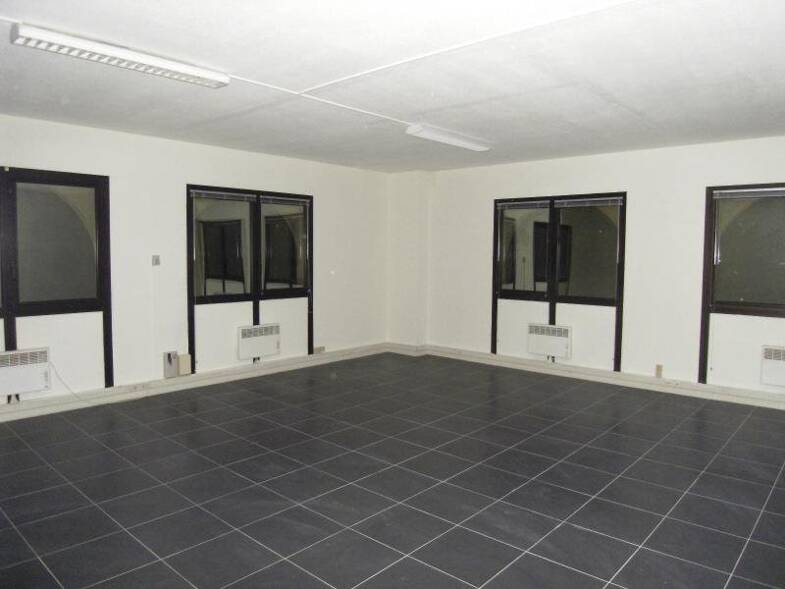Local commercial à louer 1 550 € 81 m² de surface de vente Marseille 12ème 13012