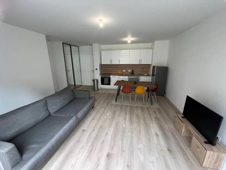 Appartement à louer 1 250 € 2 pièces 1 chambre 47,6 m² RDC Bretagne Chevilly-Larue 94550