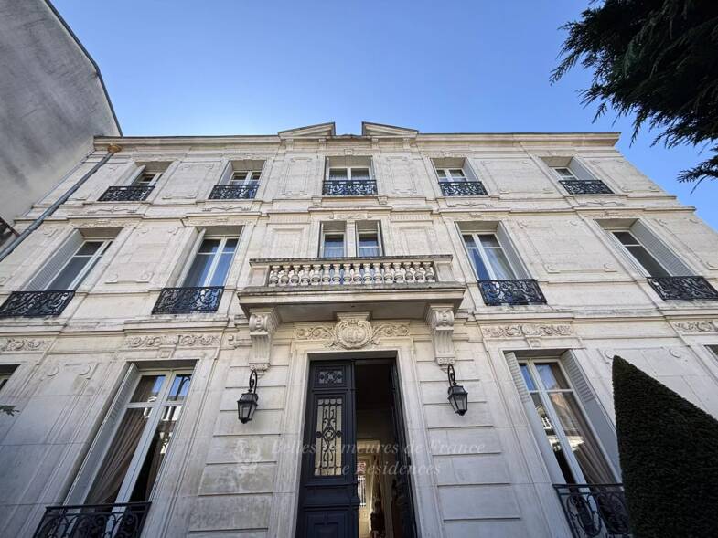 Hôtel particulier à vendre 1 840 000 € 12 pièces 9 chambres 463 m² Orléans 45000