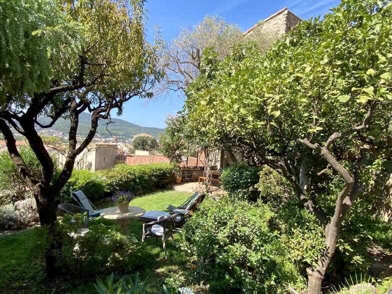 Appartement en viager occupé Bouquet 145 000 € 7 pièces 3 chambres 165 m² 3 étages Vieille Ville Hyères 83400