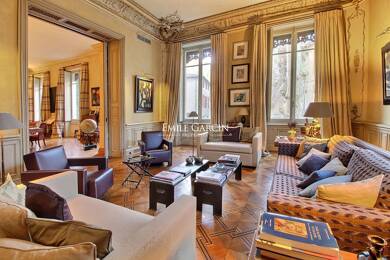 Hôtel particulier à vendre de 3M à 10M € 6 chambres 565 m² 410 m² de terrain Avignon 84000