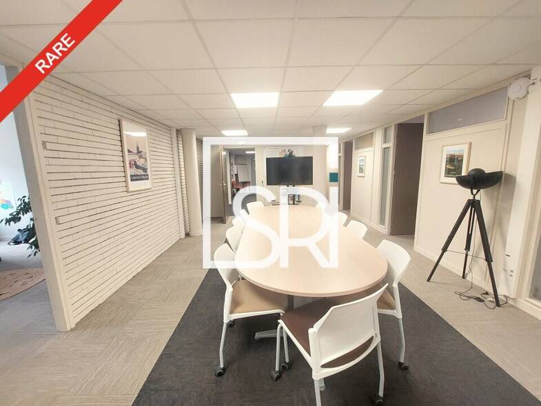 Espace bureau à vendre 3 500 000 € 2 195 m² de bureaux Bergougnan Clermont Ferrand 63000