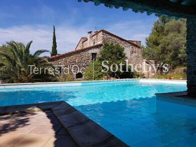 Mas à vendre 1 298 000 € 7 pièces 3 chambres 240 m² 19 255 m² de terrain Centre Ville Perpignan 66000