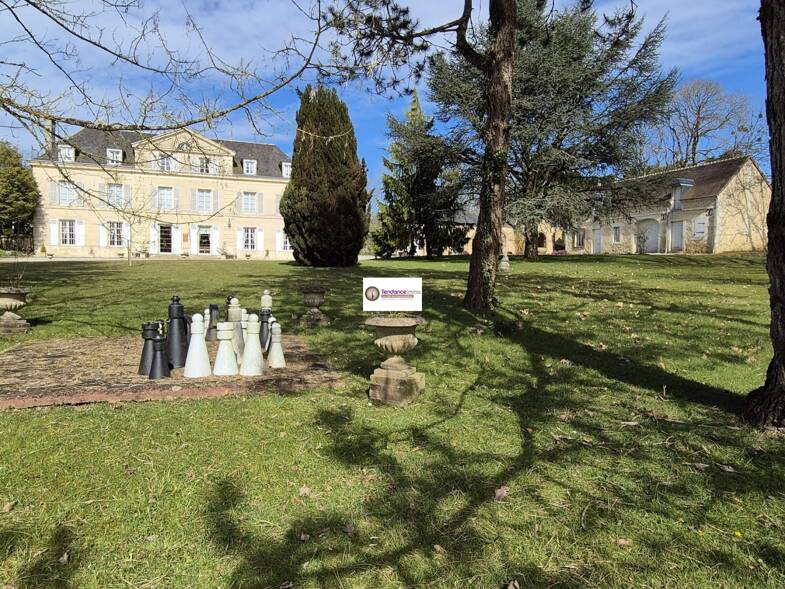 Château à vendre 1 207 500 € 19 pièces 10 chambres 419 m² 90 000 m² de terrain Mortagne-Au-Perche 61400