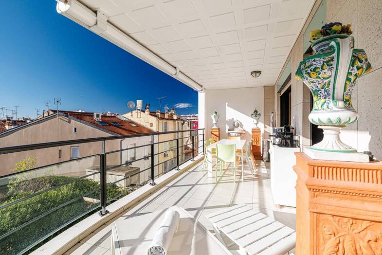 Appartement en viager Bouquet 720 000 € 3 pièces 2 chambres 63 m² 4ème étage Croisette-Palm-Beach Cannes 06400