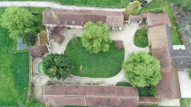Mas à vendre 570 000 € 14 pièces 6 chambres 335 m² 18 850 m² de terrain Le Thoult-Trosnay 51210